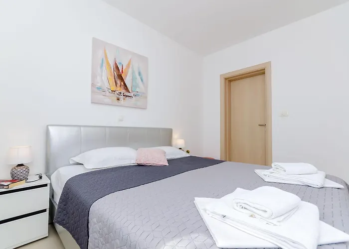 Vesna * 特罗吉尔