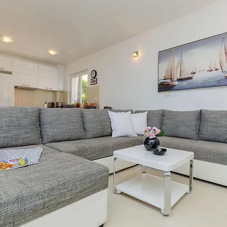 Apartment Vesna *